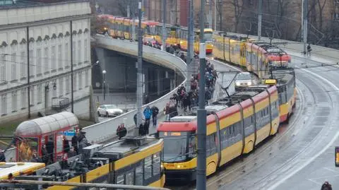 Tramwaje stanęły na Trasie W-Z. Awaria