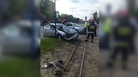 Tramwaj zderzył się z mazdą na Grochowie