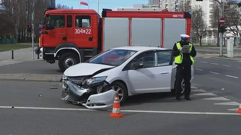 Zderzenie na skrzyżowaniu al. Jana Pawła II i ul. Stawki