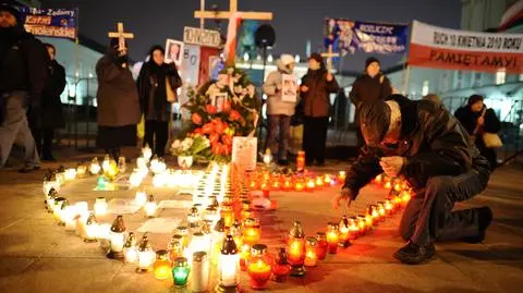 "Santo Subito" i "MO" Kłótnia o gaszenie zniczy