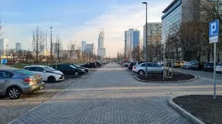 Nowy parking wzdłuż Alej Jerozolimskich