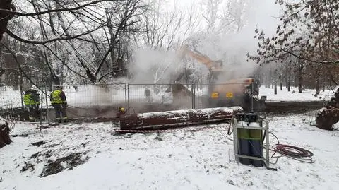 Pękają rury. Mieszkańcy 100 budynków na Mokotowie i Pradze nie mieli ciepła