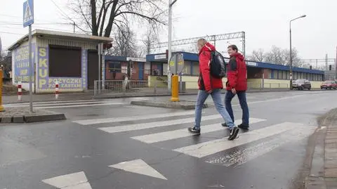 Z peronu na przystanek. Przedłużą tunel w Rembertowie