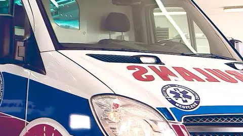 Rzucił butelką w karetkę i groził ratownikom. Był pijany