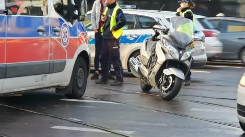 Skuter zderzył się z samochodem osobowym