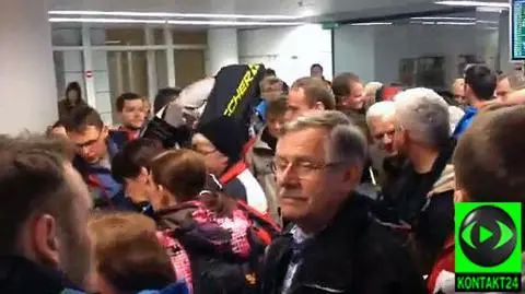 "Na bagaż czekaliśmy tyle, ile trwała podróż samolotem z Włoch"