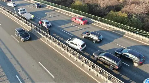 Osiem samochodów rozbitych na Trasie Siekierkowskiej