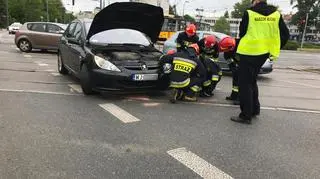 Samochód utknął na torowisku