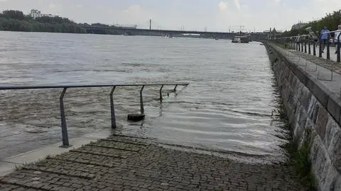 Zalane ścieżki i schody, ale do stanu alarmowego w Wiśle jeszcze daleko