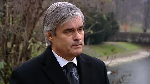 Odchodzi z ratusza przez Barcelonę