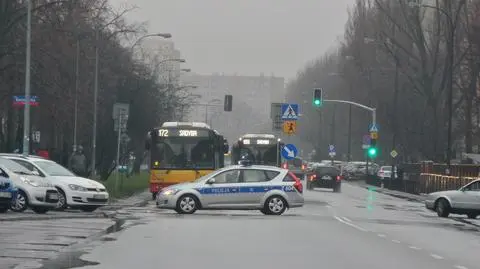 Paliło się na Konstancińskiej,  Świętego Bonifacego zablokowana. Korki