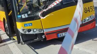 Autobus wjechał w przystanek