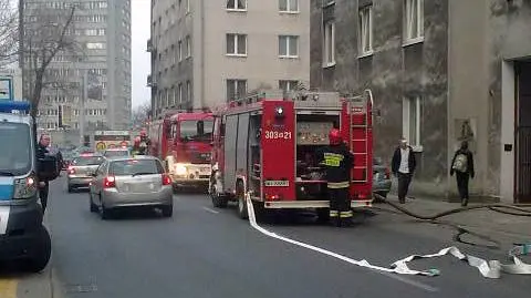 Pożar w kamienicy na Mokotowie