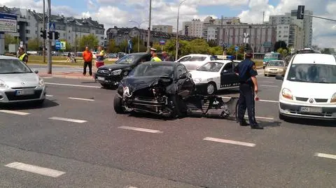 Toyota i alfa romeo zablokowały skrzyżowanie