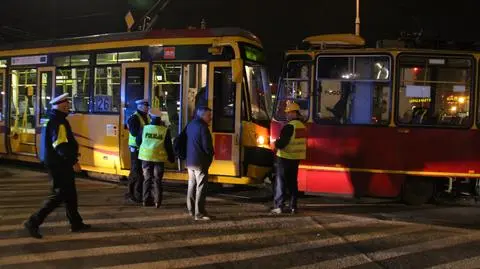 Miał jechać prosto, ale skręcił. Czołowe zderzenie tramwajów 