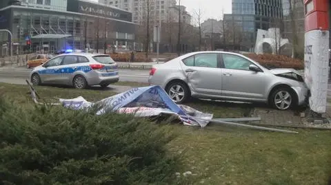 Ucieczkę przed policją zakończył na słupie stacji benzynowej