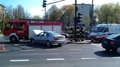 Wypadek na Mokotowie. Ranni i utrudnienia