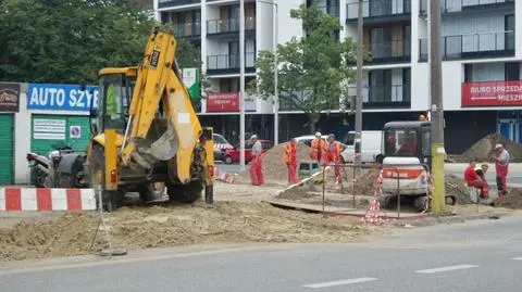 Budują rondo, zamykają skrzyżowanie. Autobusy zmienią trasy