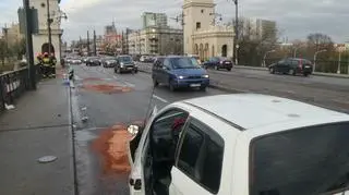 Renault wjechał w bariery na "Poniatowskim"