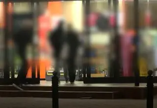 Nocna prohibicja w Warszawie jeszcze nie teraz. Radni zdjęli projekt uchwały z porządku obrad