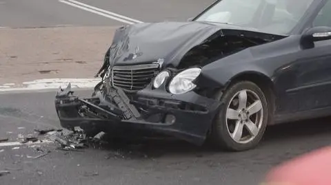 Kolizja blokowała dwa pasy w alei Niepodległości 