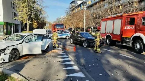 Wypadek na Sadach Żoliborskich. Pasażerka trafiła do szpitala