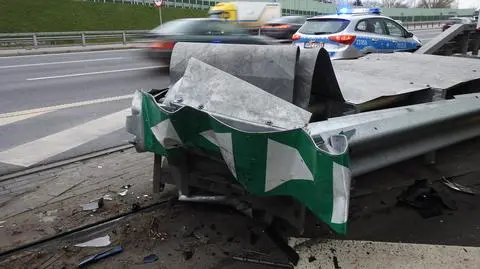 Na rozjeździe pojechała prosto i uderzyła w bariery 