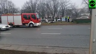 Samochód na dachu na Wisłostradzie