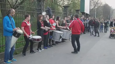 Samba przed ministerstwem środowiska. "Zatrąb dla puszczy"