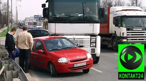 Ciężarówką w osobówkę na Łopuszańskiej
