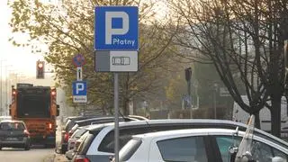Paid parking zone on Szczesliwicka 