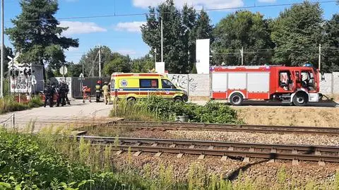 "Mężczyzna wyskoczył z jadącego pociągu"