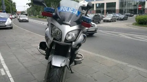 Zderzenie z policyjnym motocyklem. "Jechał na sygnale świetlnym"