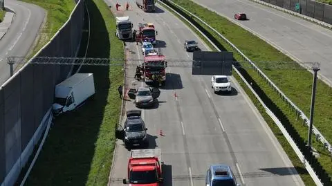 Wypadek na S8. "Auto dostawcze zderzyło się z ciężarowym"