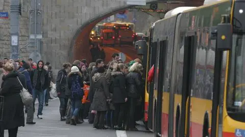 Zderzenie auta z autobusem zablokowało Trasę W-Z