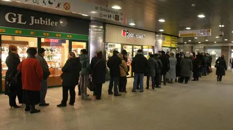 Bilety kupowali na ostatnią chwilę. Po północy drożej
