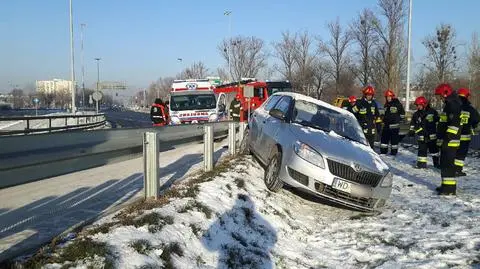 Zjeżdżał na trasę S8, wypadł z łuku