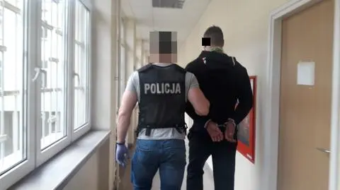 Chciał pieniędzy od 80-latki. "Wyjaśniał, że policjanci zatrzymają przestępców oszukujących starsze osoby"