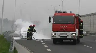 Pożar auta na moście