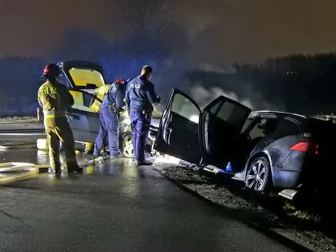 Zderzenie dwóch aut w Regułach 