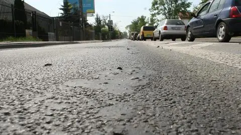 "Placki asfaltu na Chełmżyńskiej"
