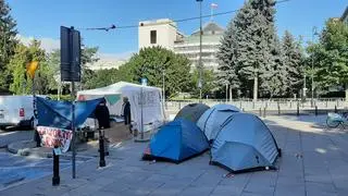 Strajk głodowy przed budynkiem Sejmu