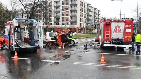 Zderzenie trzech aut. Strażacy wycinali kierowcę