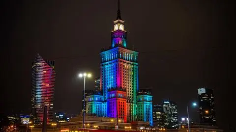 Pałac, stadion, most... Podświetlili znane budynki na tęczowo