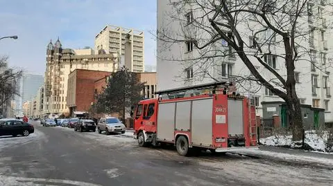 Pożar mieszkania, ewakuowano trzy osoby. "Spaliła się cała łazienka"