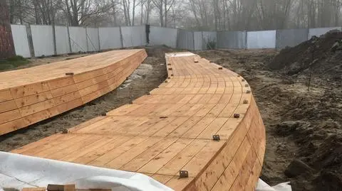 Prace na plaży przy moście Poniatowskiego. "Tarasy i wzmocnienia"