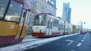 Dźwig zerwał sieć trakcyjną. Tramwaje stoją