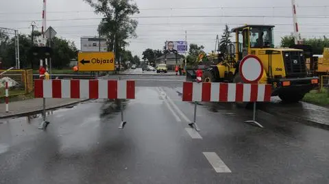 Remontują torowisko, objazdy do poniedziałku
