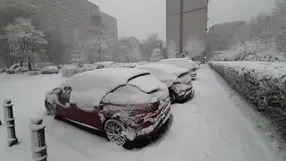 Intensywne opady śniegu w sobotni poranek w stolicy