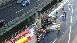 Pożar auta ciężarowego na Wisłostradzie